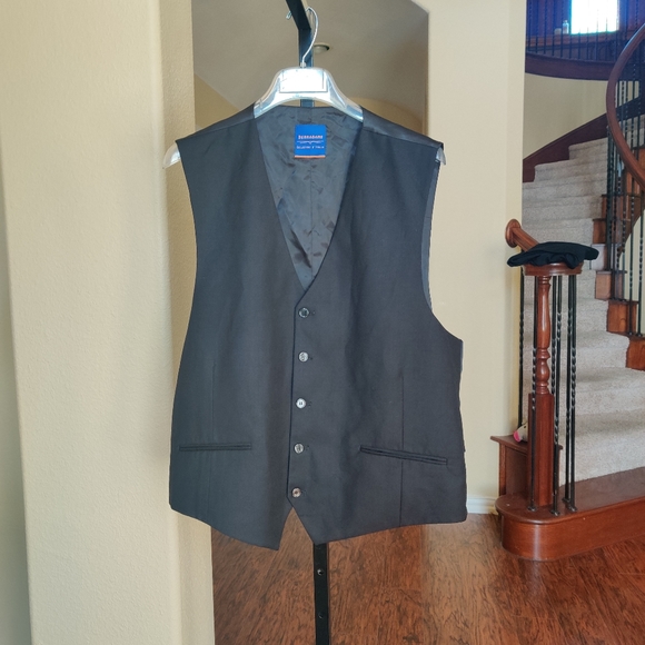 Berragamo Solid Black Vest - Picture 2 of 7